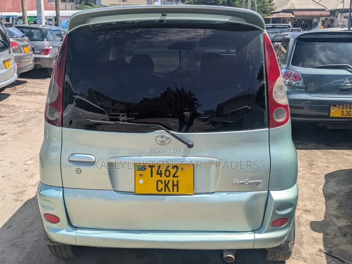 Toyota Fun Cargo 2005 Silver