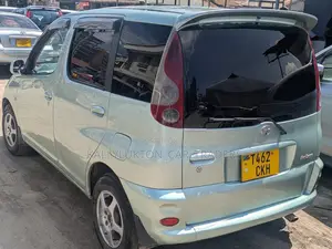 Toyota Fun Cargo 2005 Silver