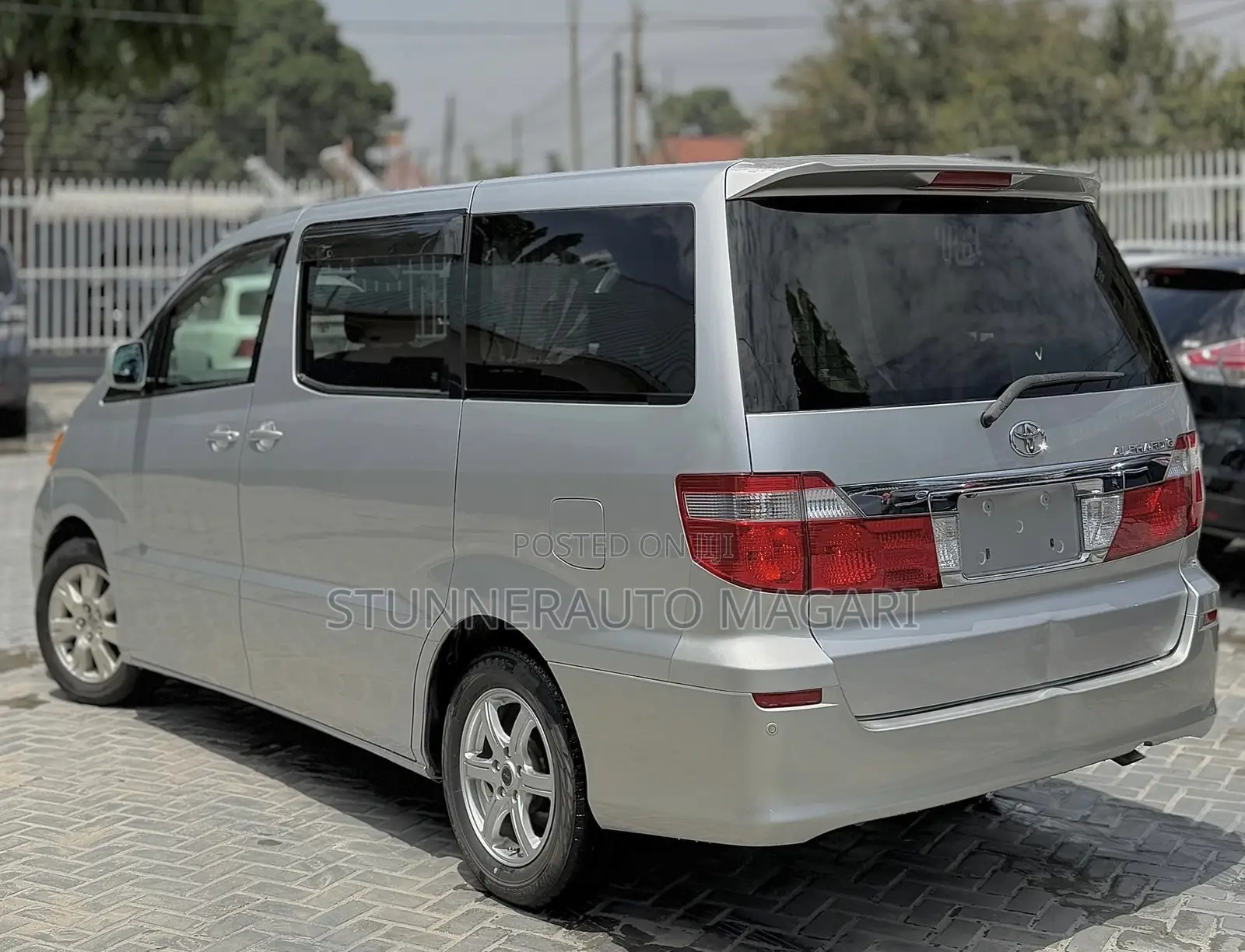 Toyota Alphard 2004 Silver
