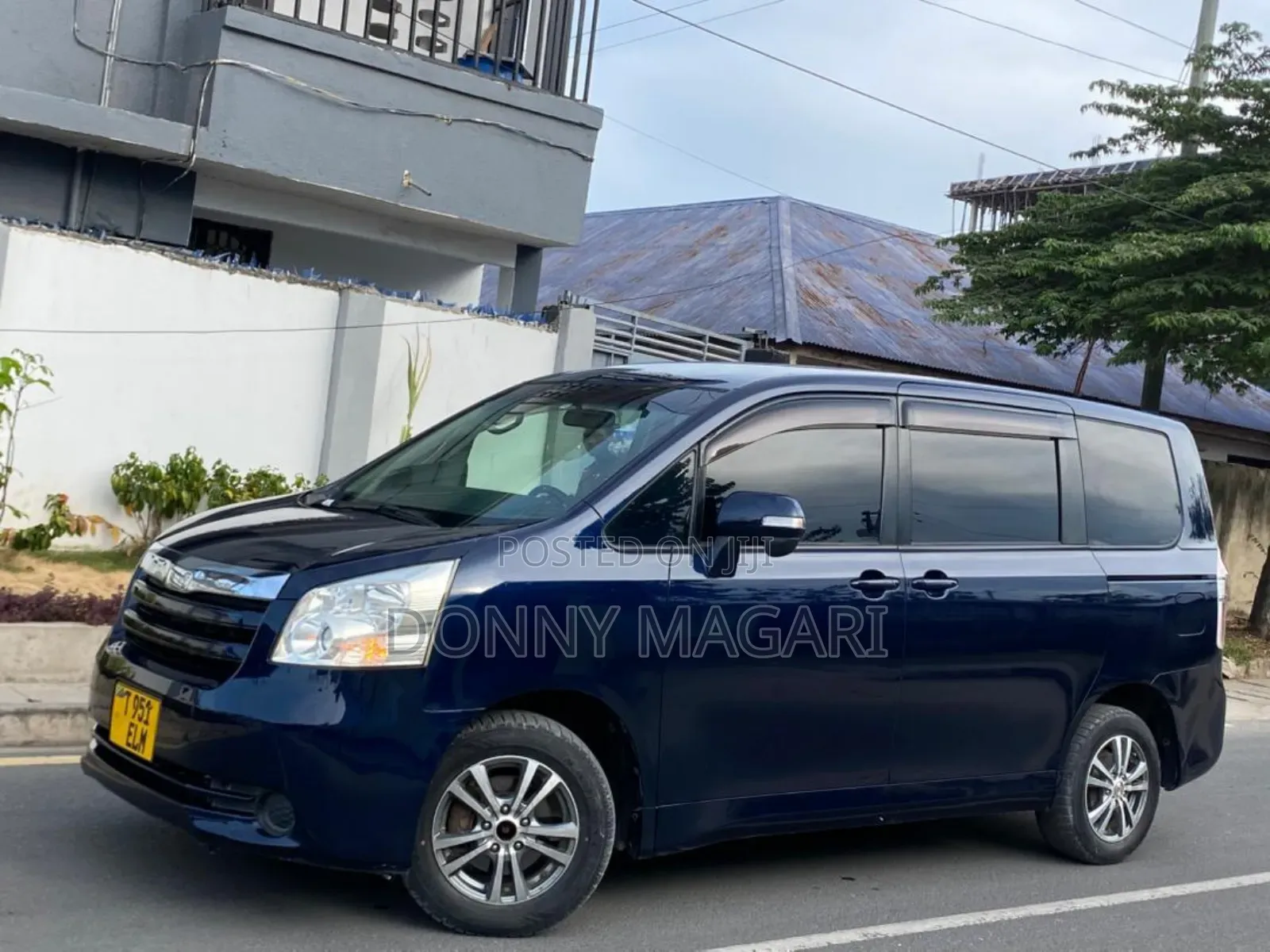 Toyota Noah 2.0 143hp AWD (7 Seater) 2008 Blue