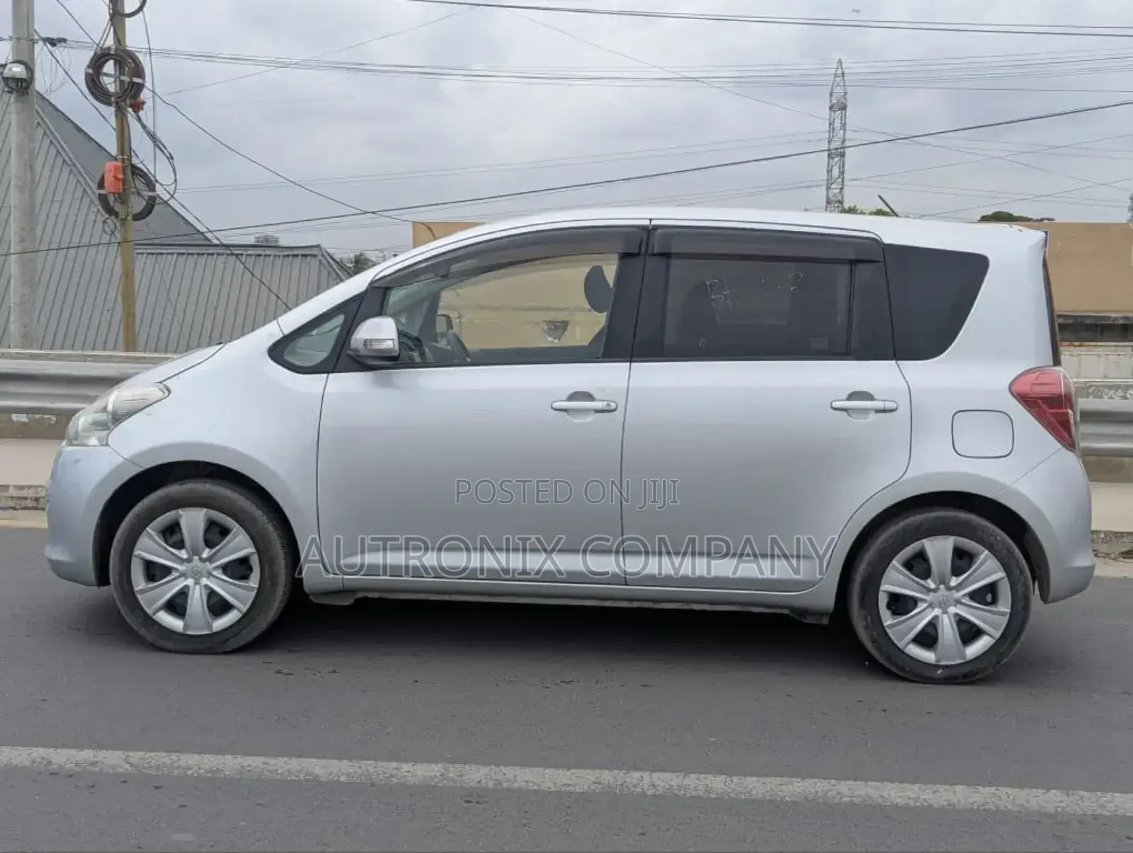 Toyota Ractis 1.5 AWD 2009 White