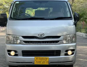 Toyota Quantum 2010 Silver