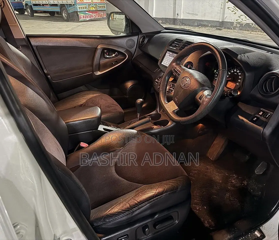 Toyota Vanguard 2012 Off white