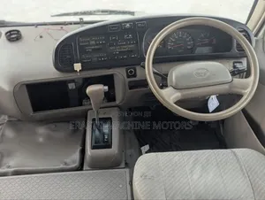 Toyota Coaster 2000 Green