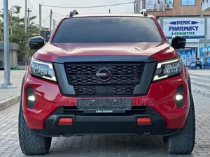 Nissan Navara 2024 Red
