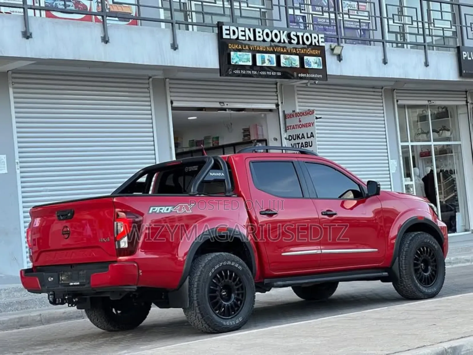 Nissan Navara 2024 Red