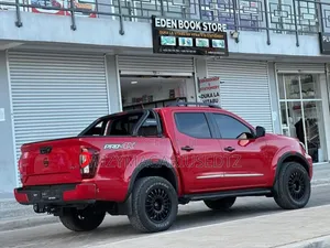Nissan Navara 2024 Red