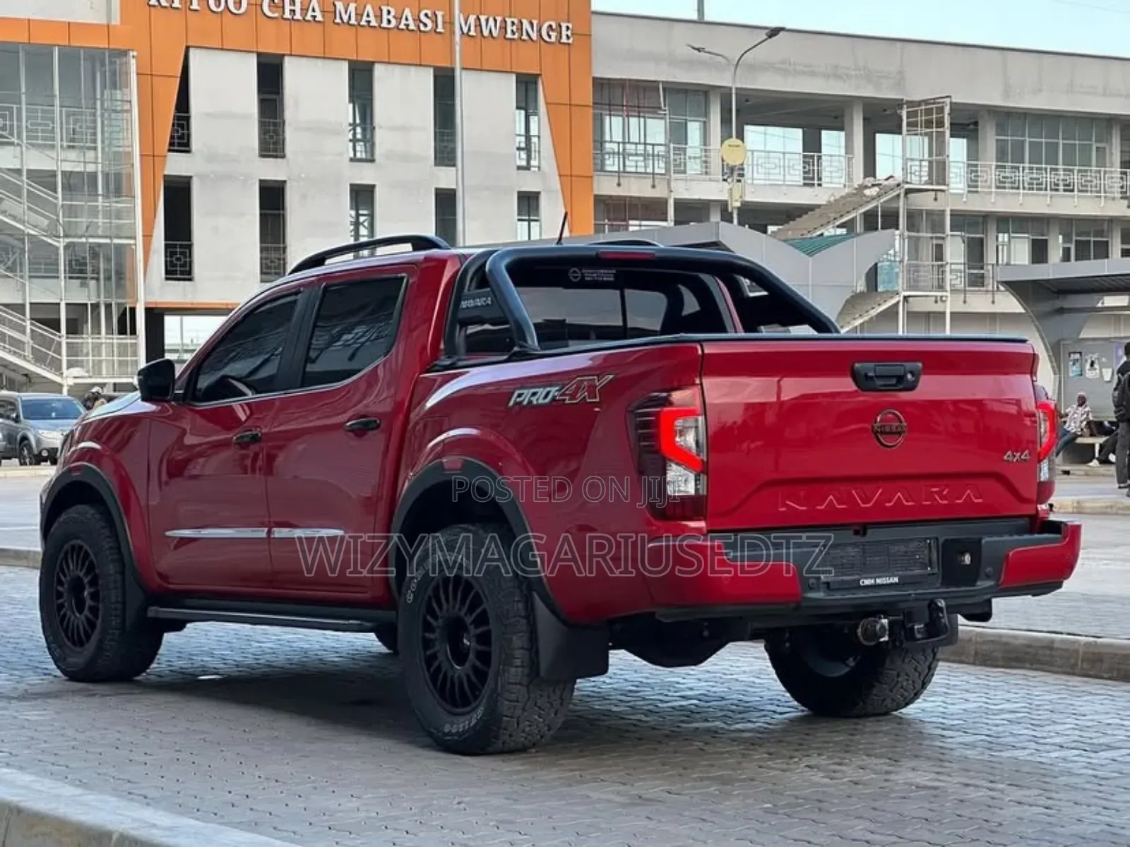 Nissan Navara 2024 Red