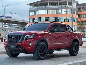 Nissan Navara 2024 Red
