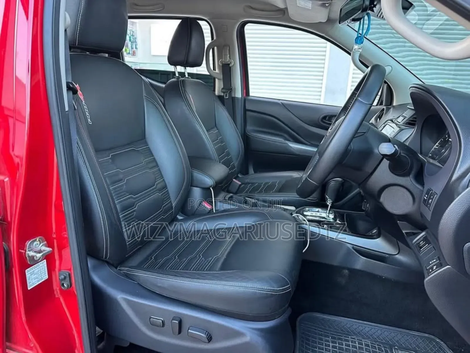 Nissan Navara 2024 Red