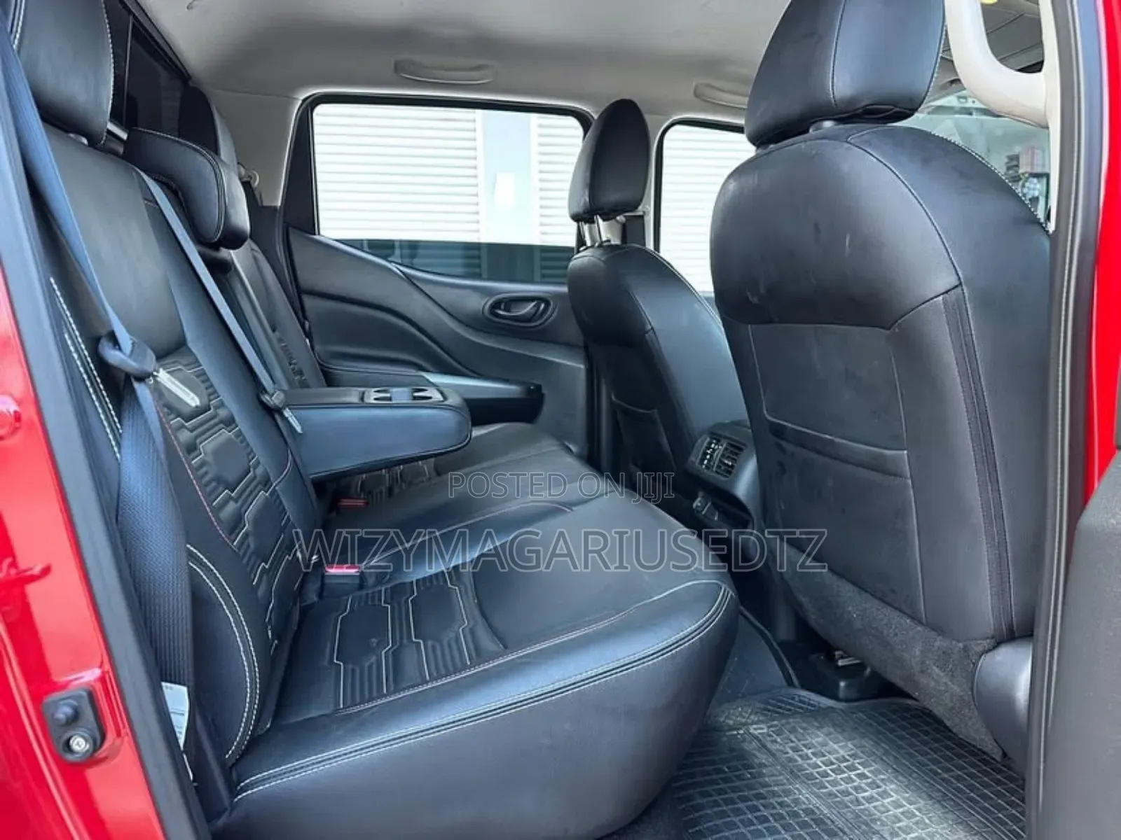 Nissan Navara 2024 Red