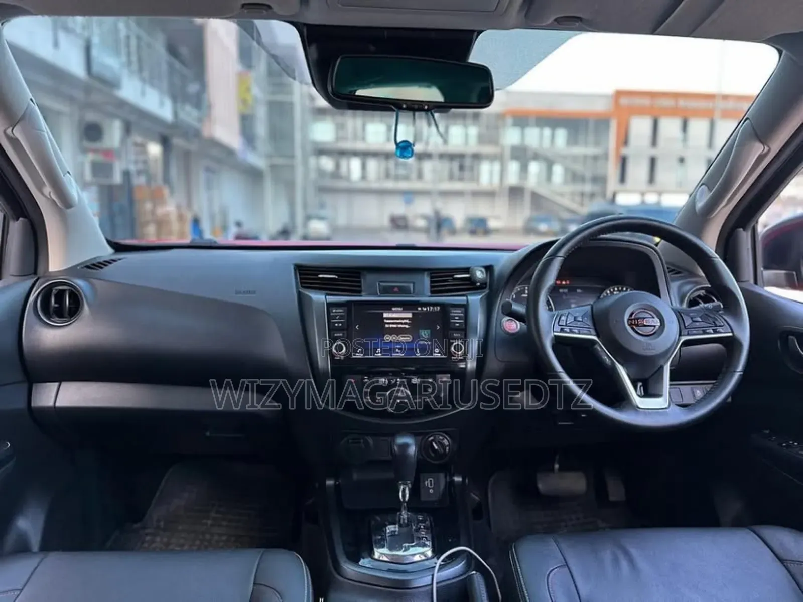 Nissan Navara 2024 Red