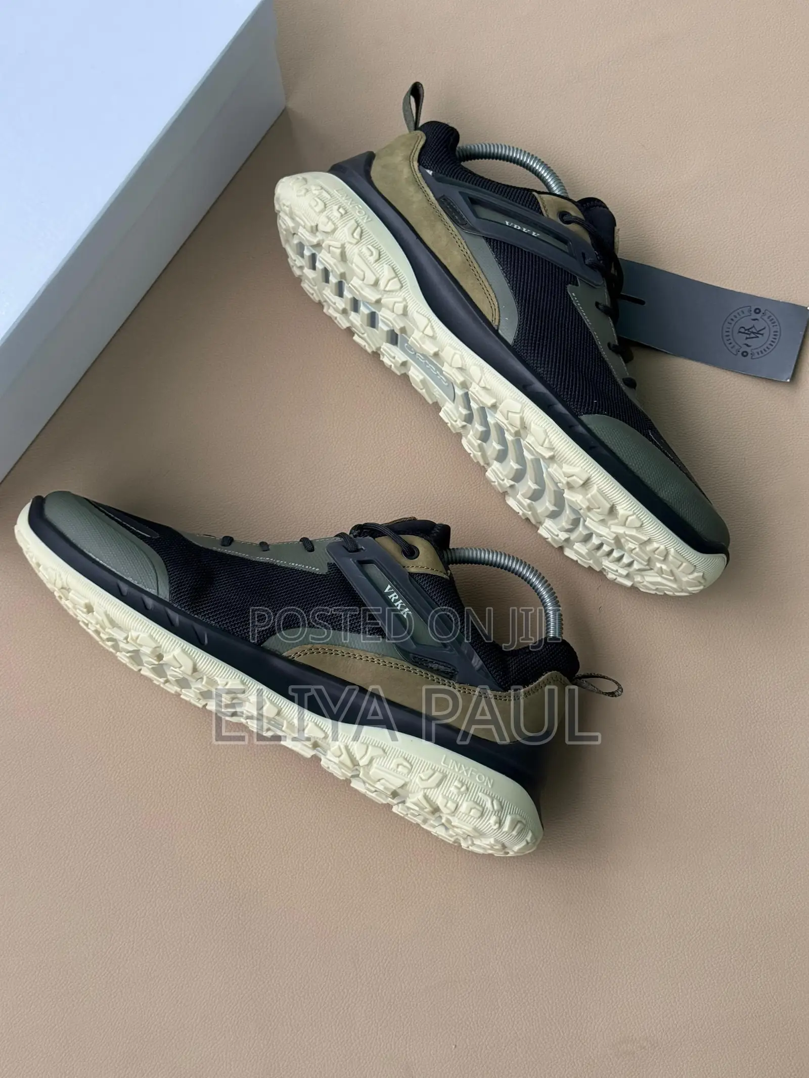VRKKK Men’S Outdoor Sneaker 145,000