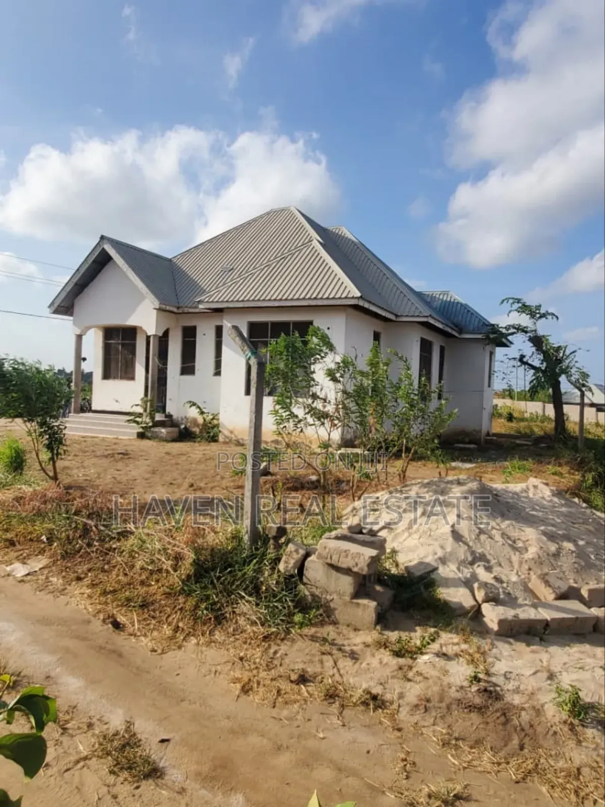 3bdrm House in Goba for sale