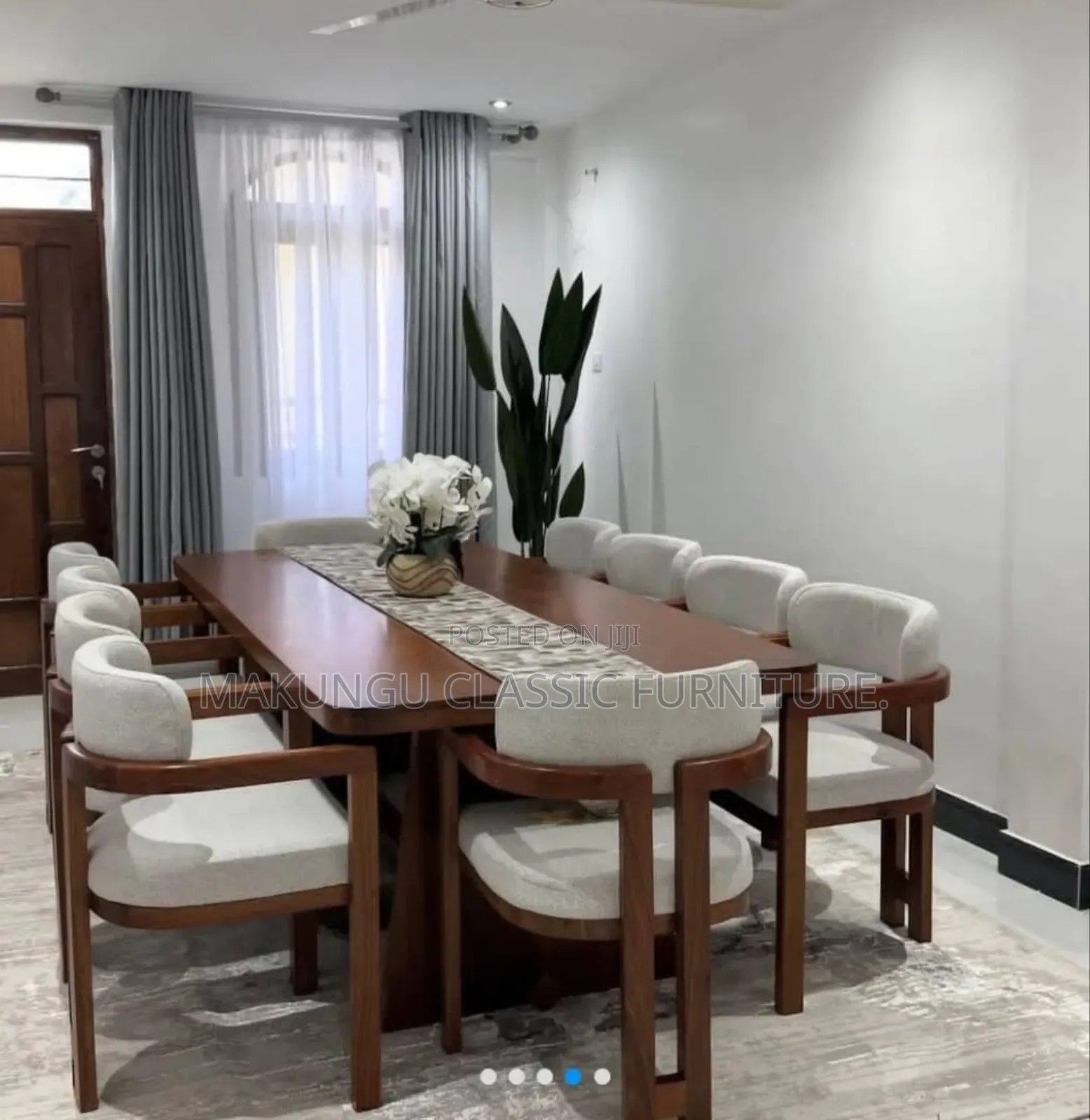 Dinning Table Ya Watu Kumi Ni Mbao Ngumu