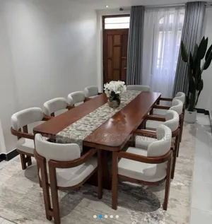 Dinning Table Ya Watu Kumi Ni Mbao Ngumu