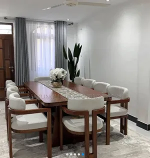 Dinning Table Ya Watu Kumi Ni Mbao Ngumu