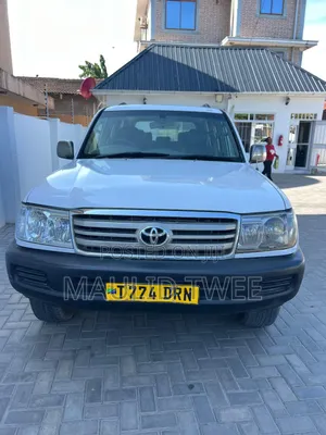 Toyota Land Cruiser 2005 White