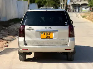 Toyota Raum 2006 Silver