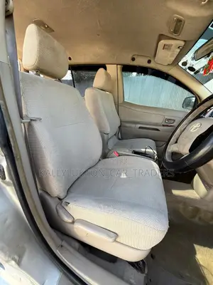 Toyota Raum 2006 Silver