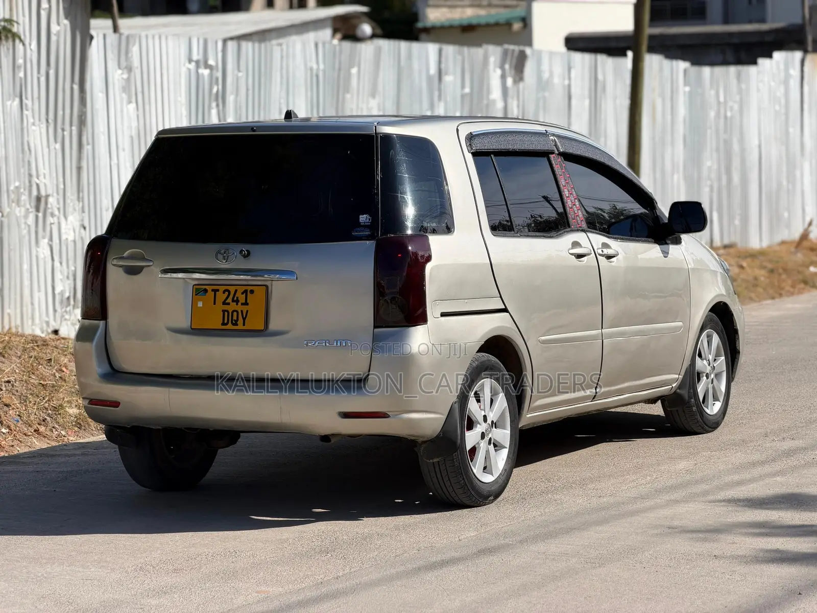 Toyota Raum 2006 Silver