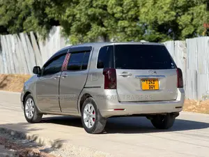 Toyota Raum 2006 Silver