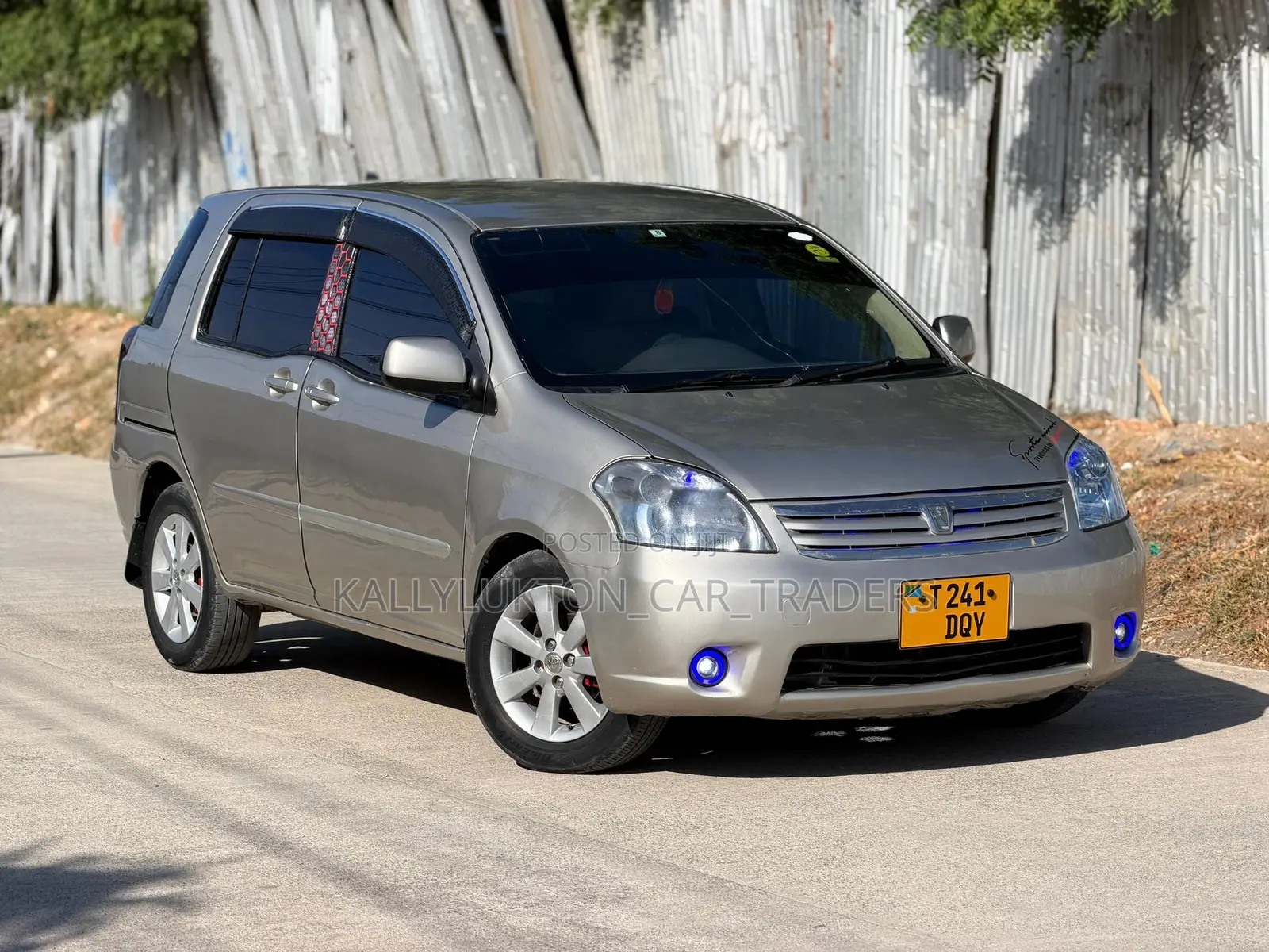 Toyota Raum 2006 Silver