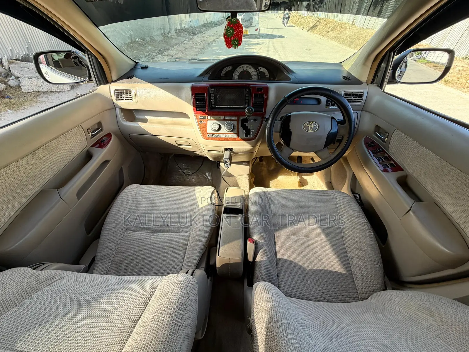 Toyota Raum 2006 Silver