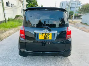 Toyota Ractis 2006 Black