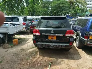 Toyota Land Cruiser 2010 4.6 V8 GX Black