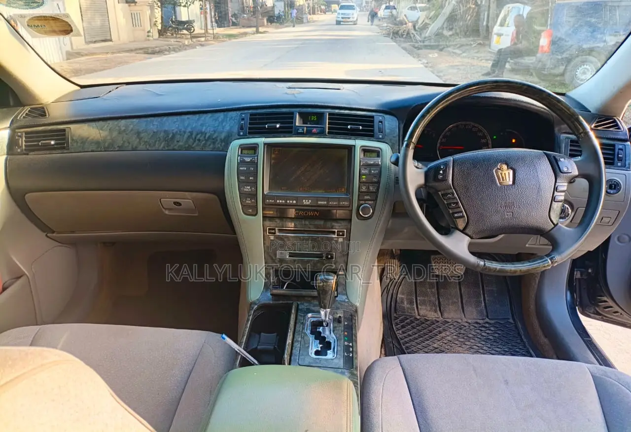 Toyota Crown 2006 Black