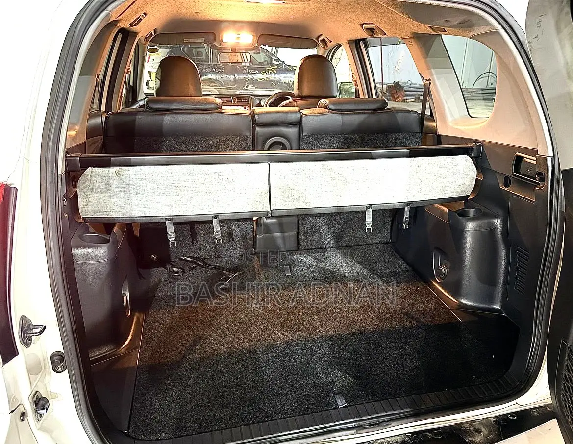 Toyota Vanguard 2012 Off white