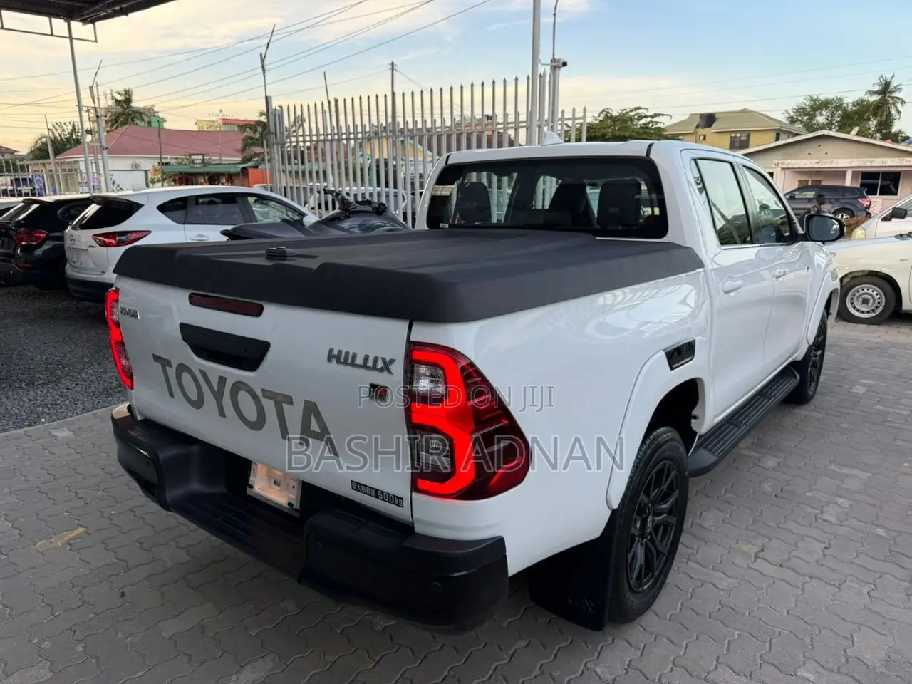 Toyota Hilux 2023 Pearl