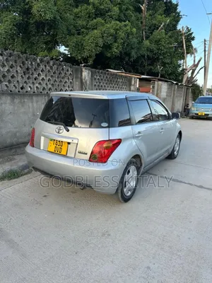 Toyota IST 2003 Silver