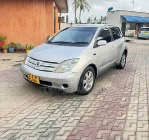 Toyota IST 2004 Silver