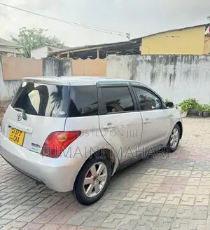 Toyota IST 2004 Silver
