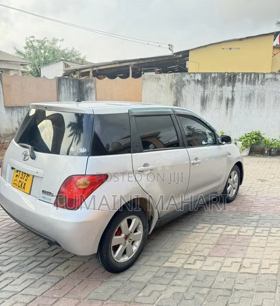 Toyota IST 2004 Silver