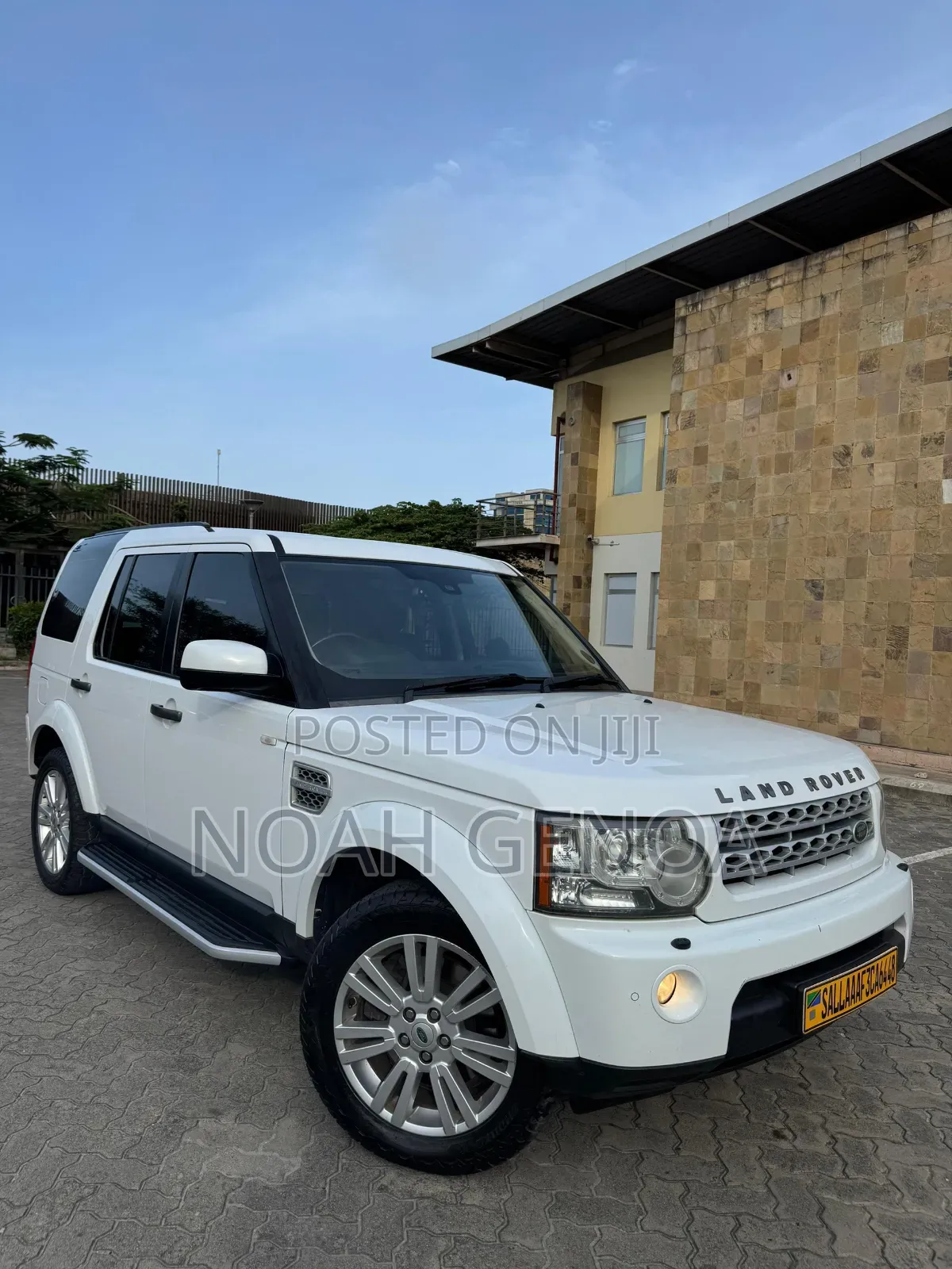 Land Rover Discovery 2013 White
