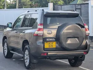 Toyota Land Cruiser Prado 2016 Gray