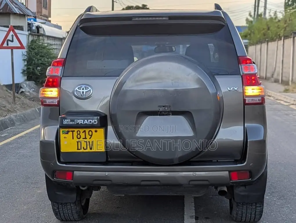 Toyota Land Cruiser Prado 2016 Gray