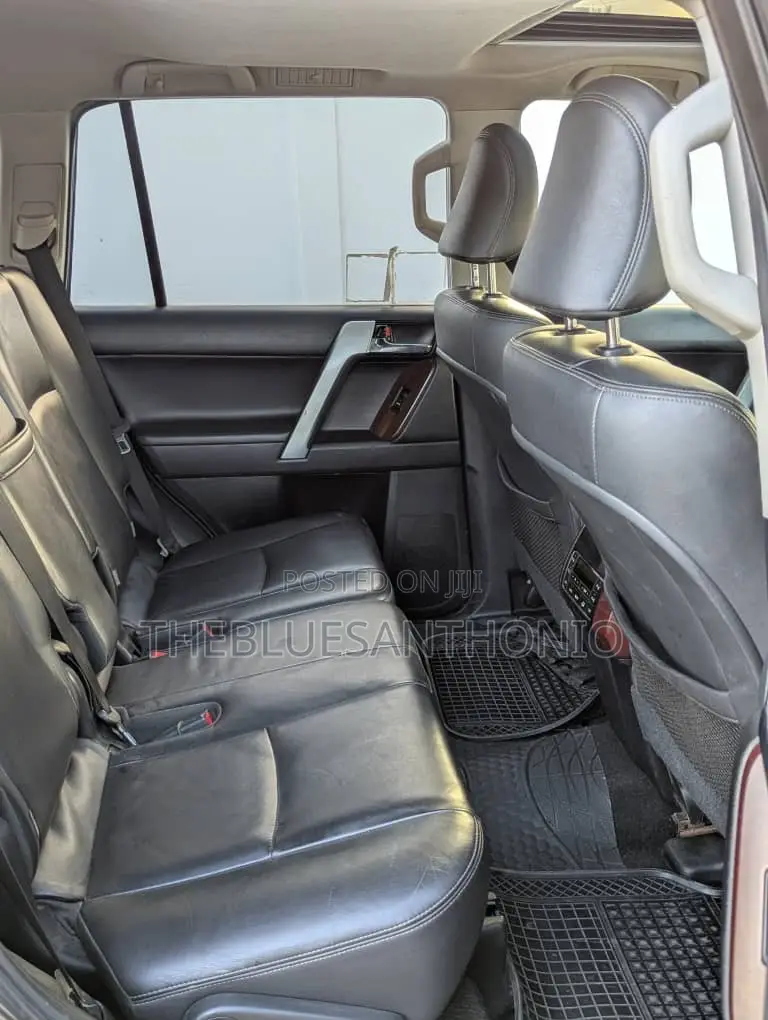 Toyota Land Cruiser Prado 2016 Gray