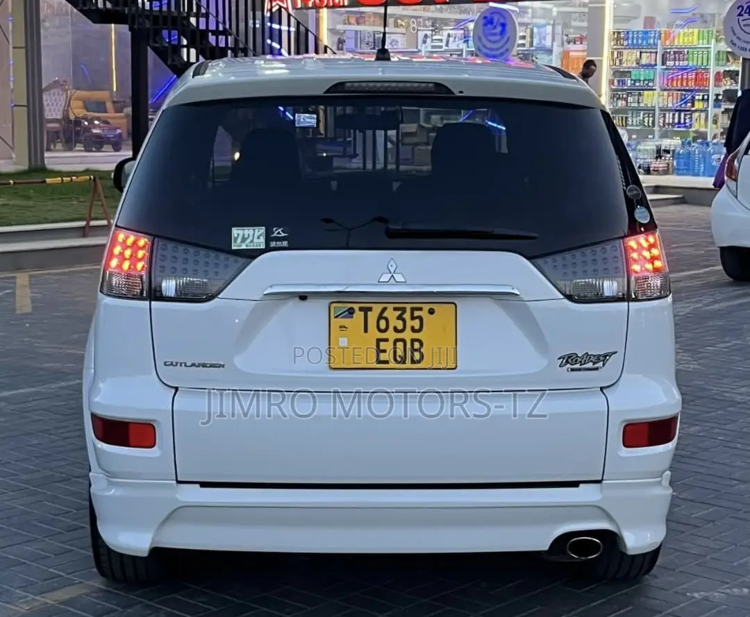Mitsubishi Outlander 2010 White