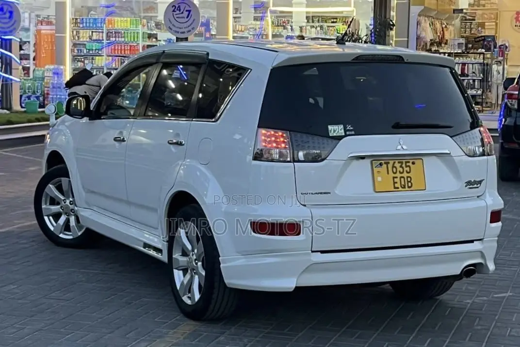 Mitsubishi Outlander 2010 White