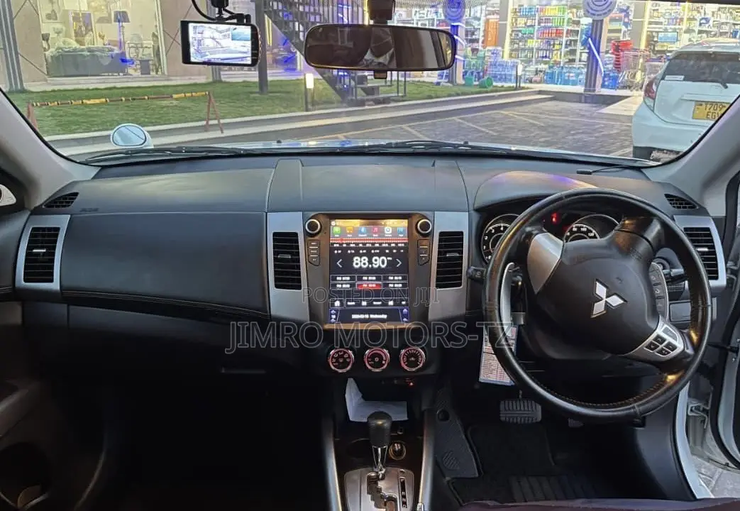 Mitsubishi Outlander 2010 White