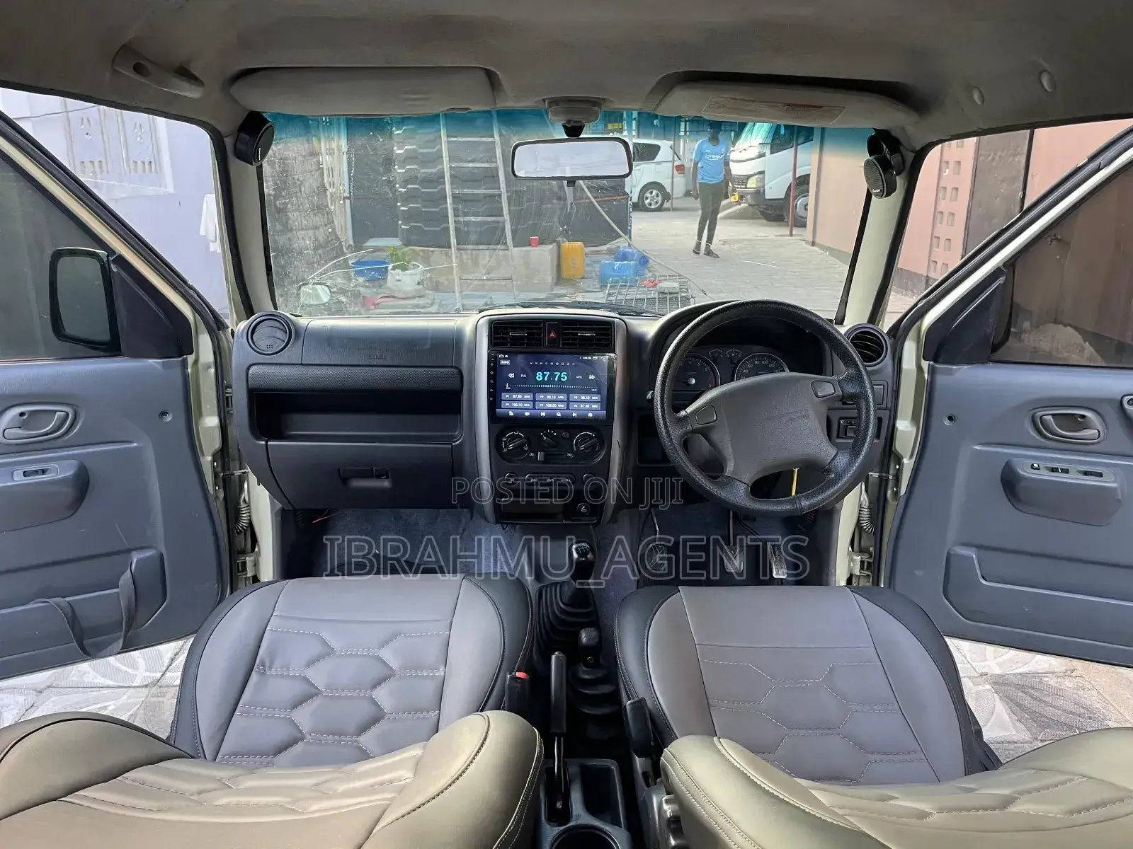 Suzuki Jimny 2013 Gold