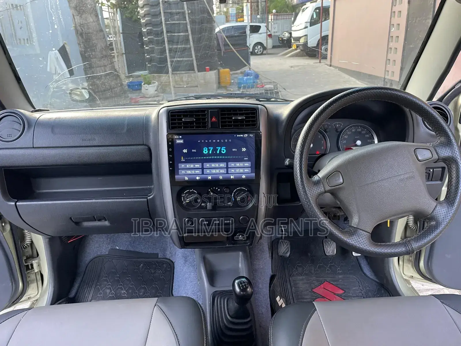 Suzuki Jimny 2013 Gold