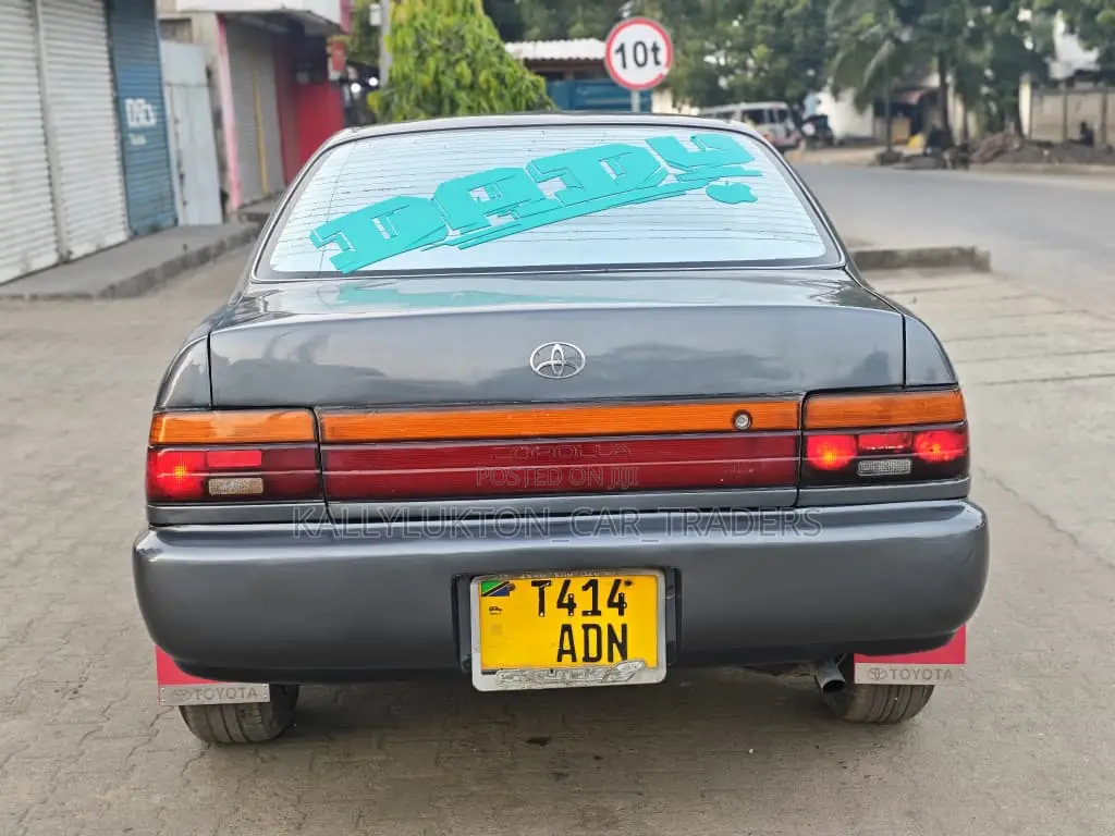 Toyota Corolla 2001 Gray