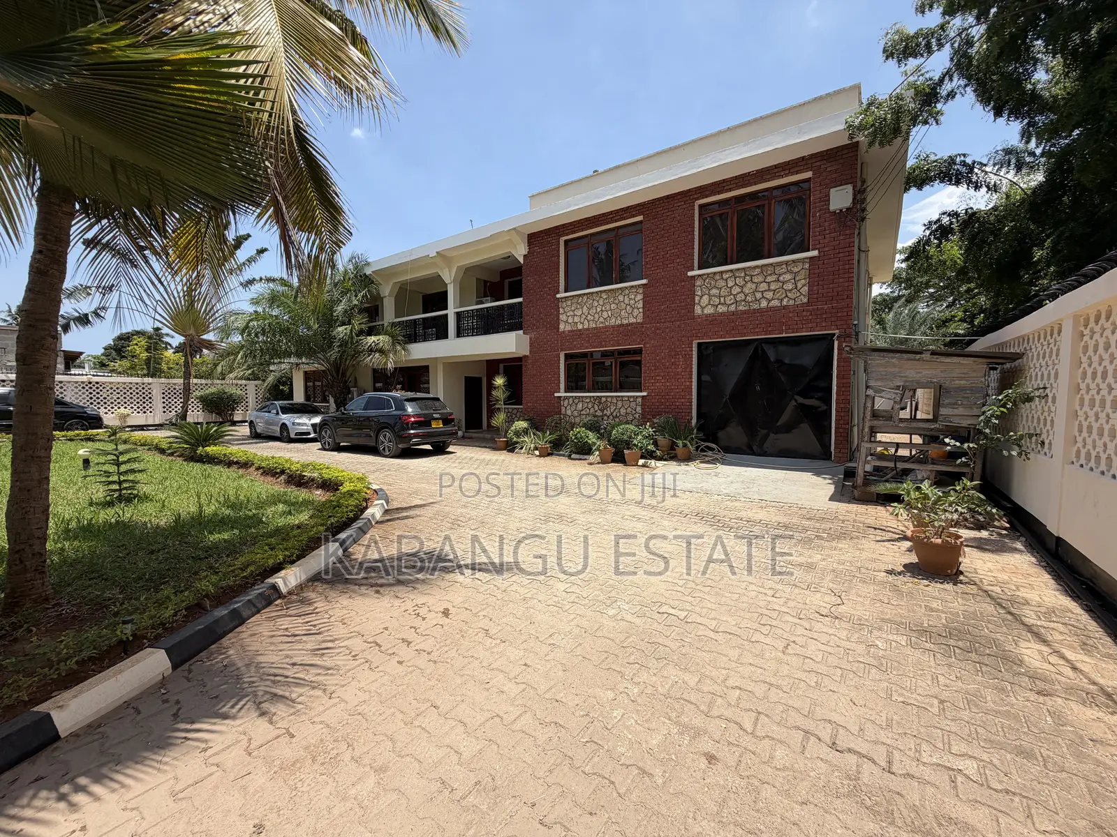 11bdrm House in Mikocheni for rent