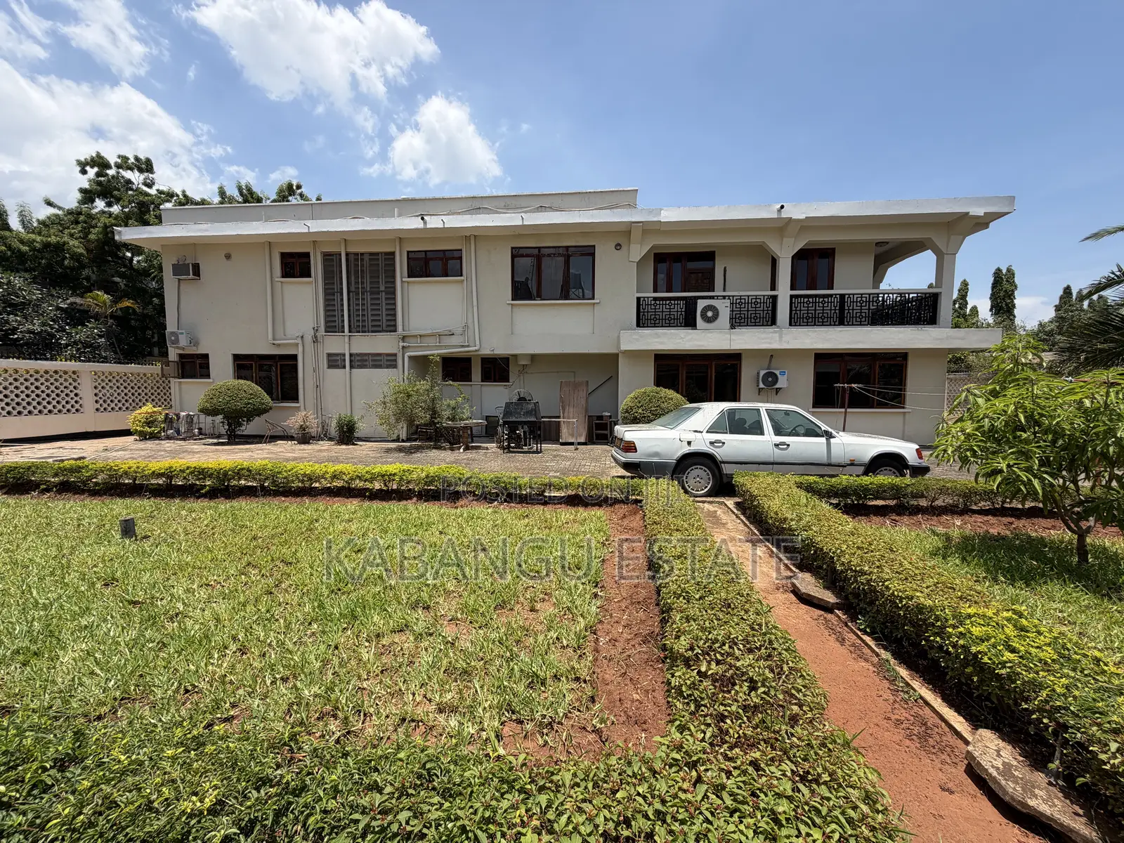 11bdrm House in Mikocheni for rent