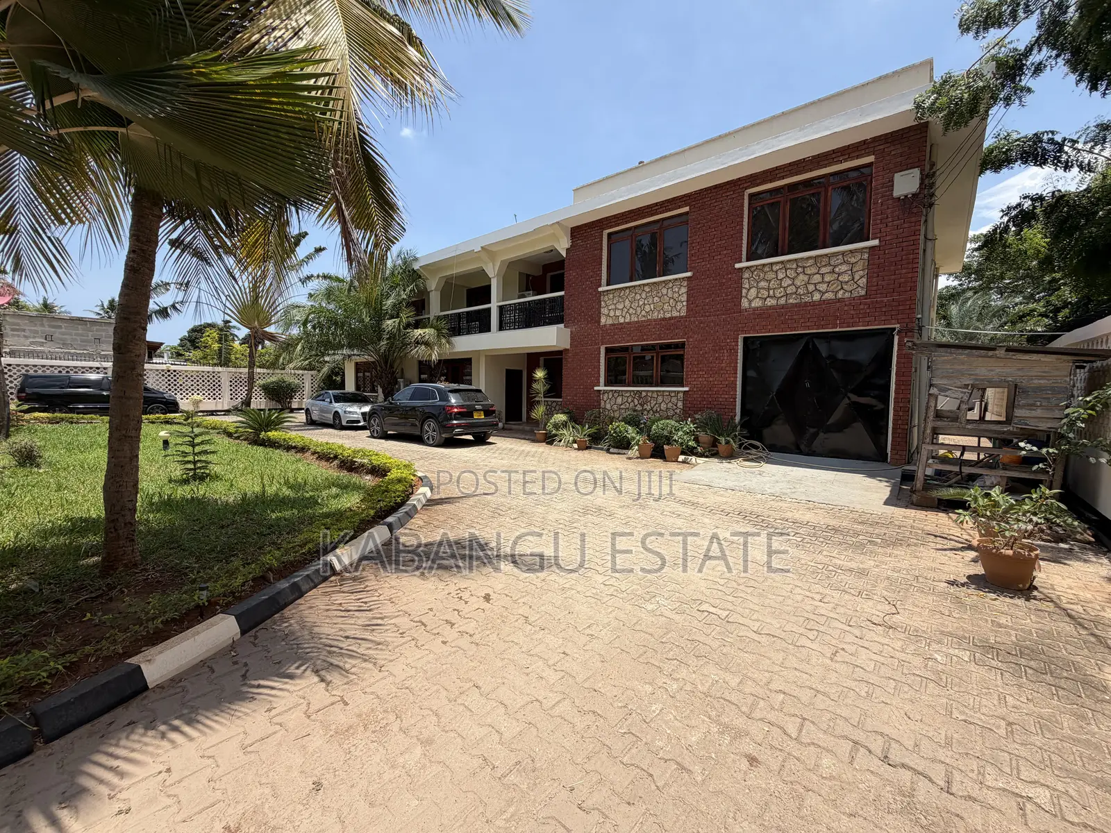 11bdrm House in Mikocheni for rent